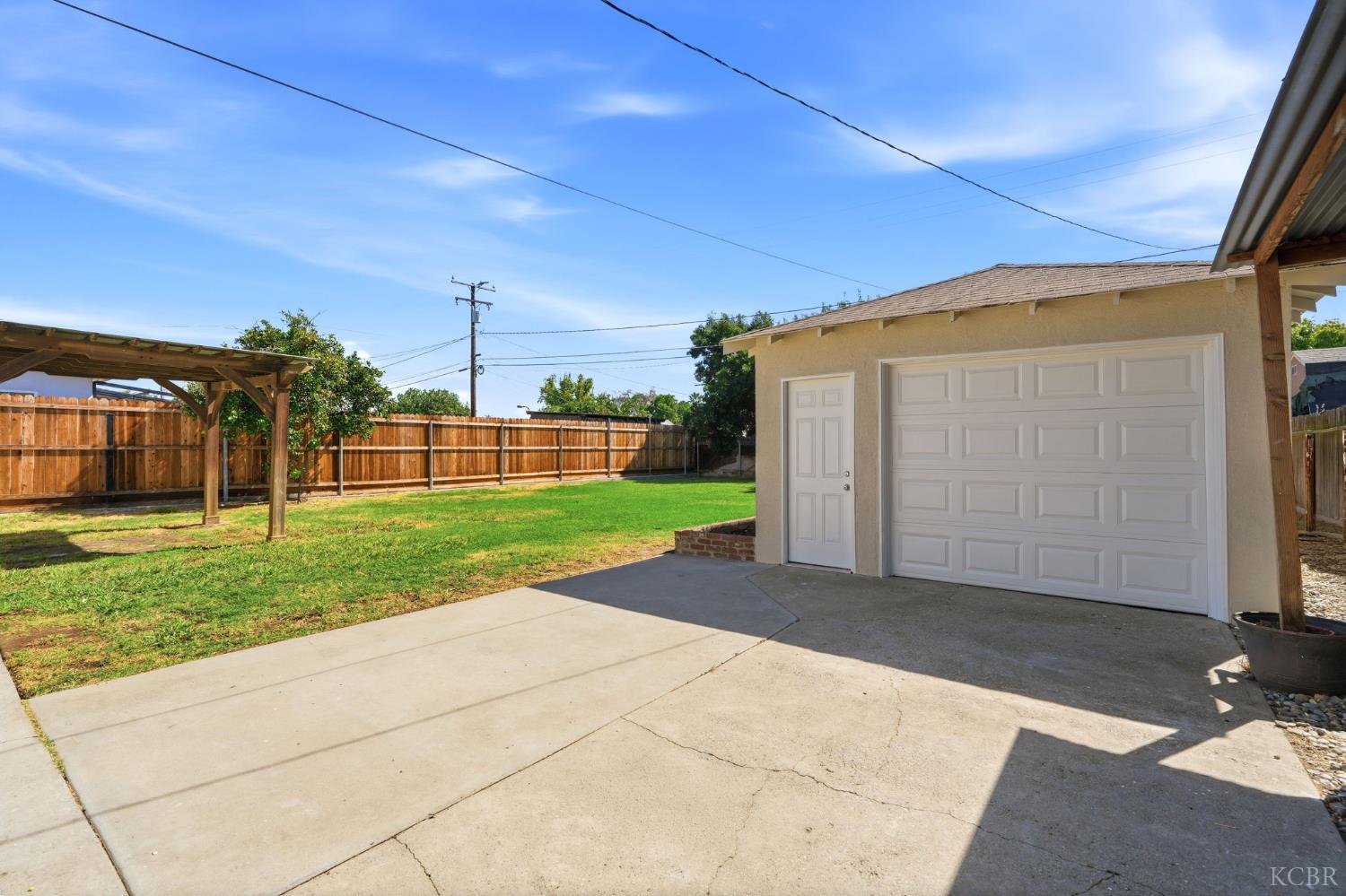 1811 McKinley Ave, Hanford, CA 93230