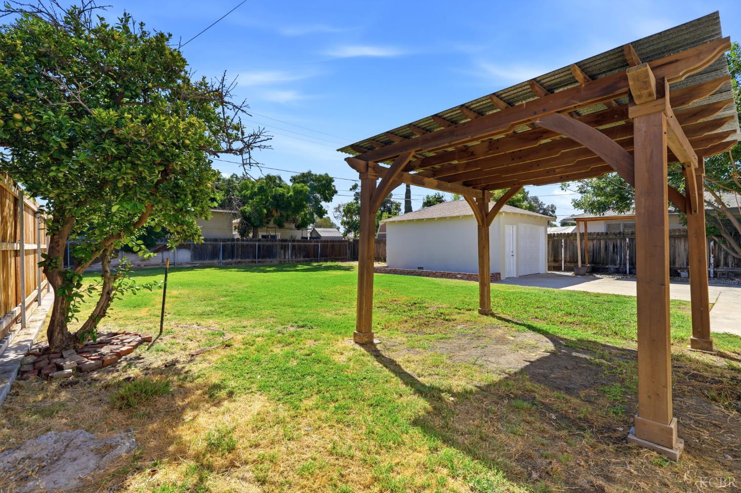 1811 McKinley Ave, Hanford, CA 93230