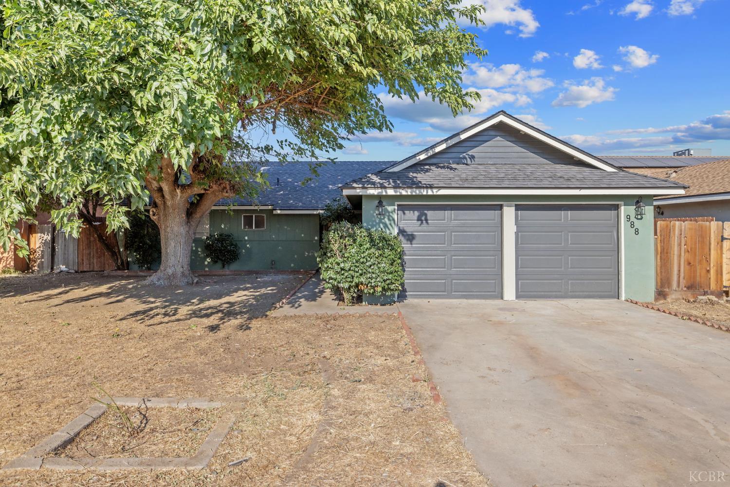 988 Laurel Ave, Lindsay, CA 93247