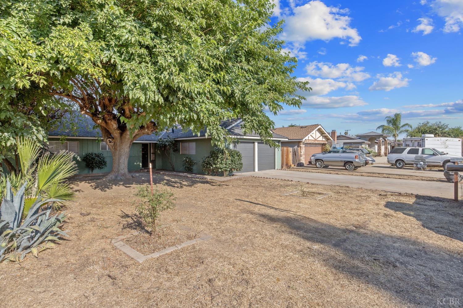 988 Laurel Ave, Lindsay, CA 93247