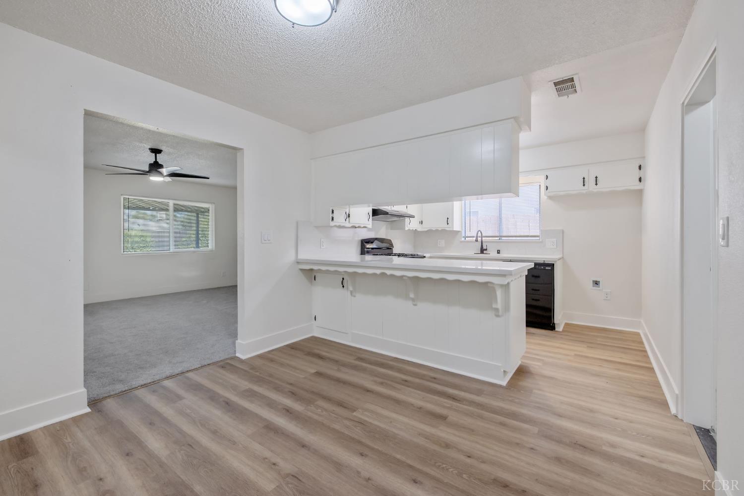 988 Laurel Ave, Lindsay, CA 93247
