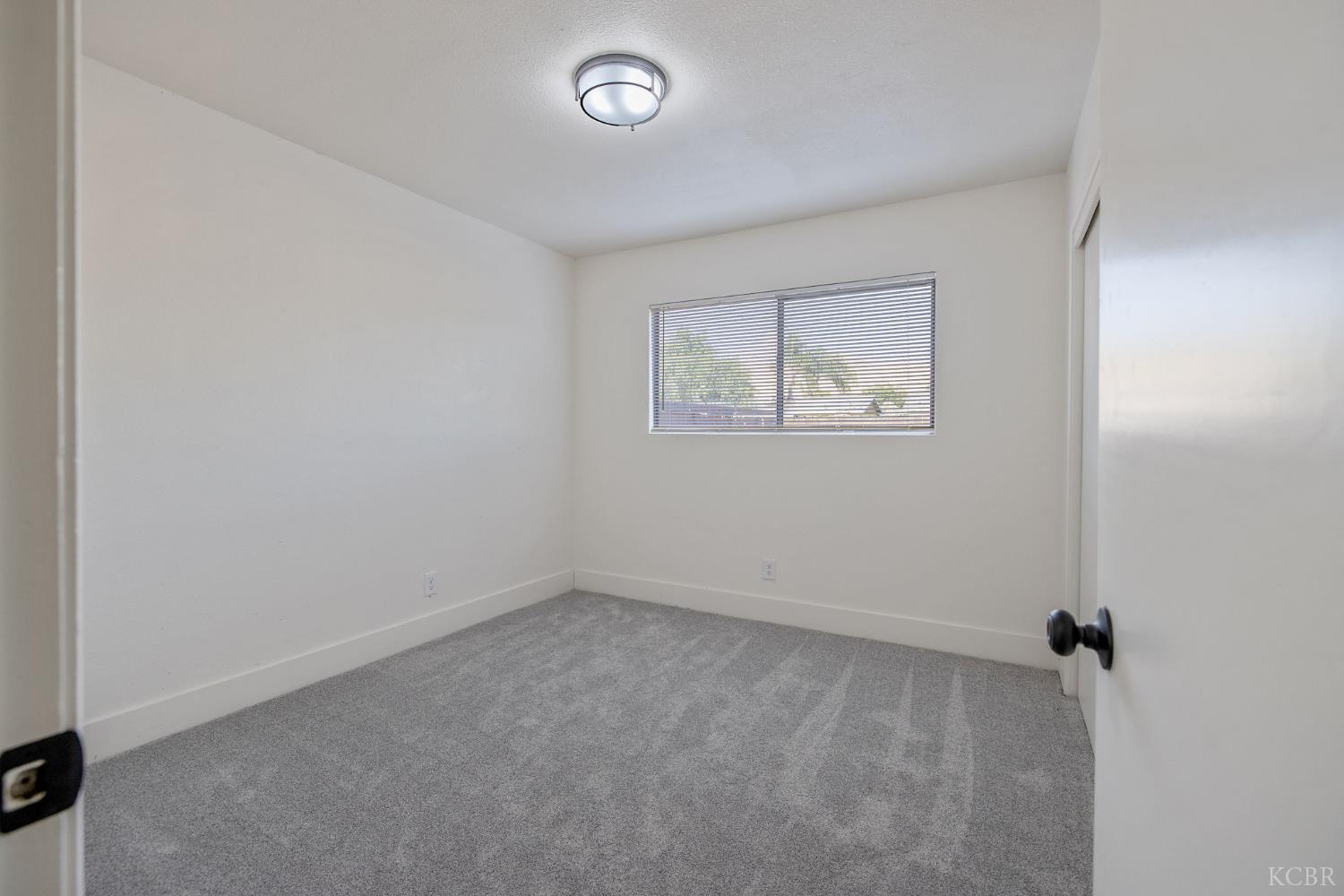 988 Laurel Ave, Lindsay, CA 93247