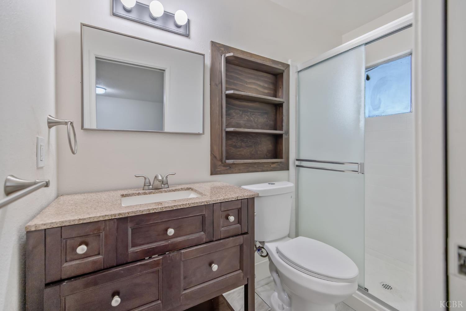 988 Laurel Ave, Lindsay, CA 93247