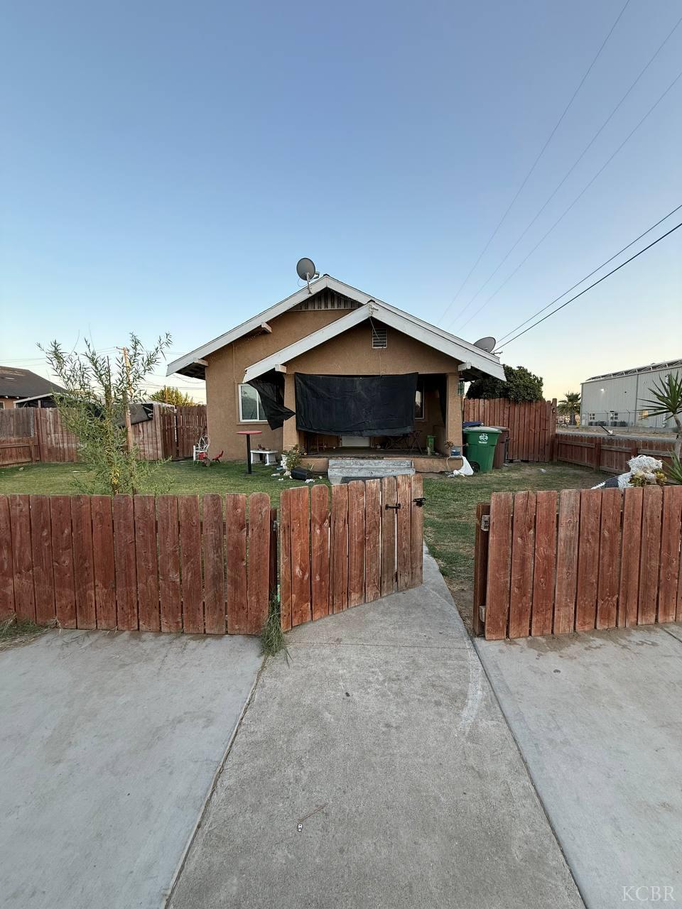 20391 3rd St, Stratford, CA 93266