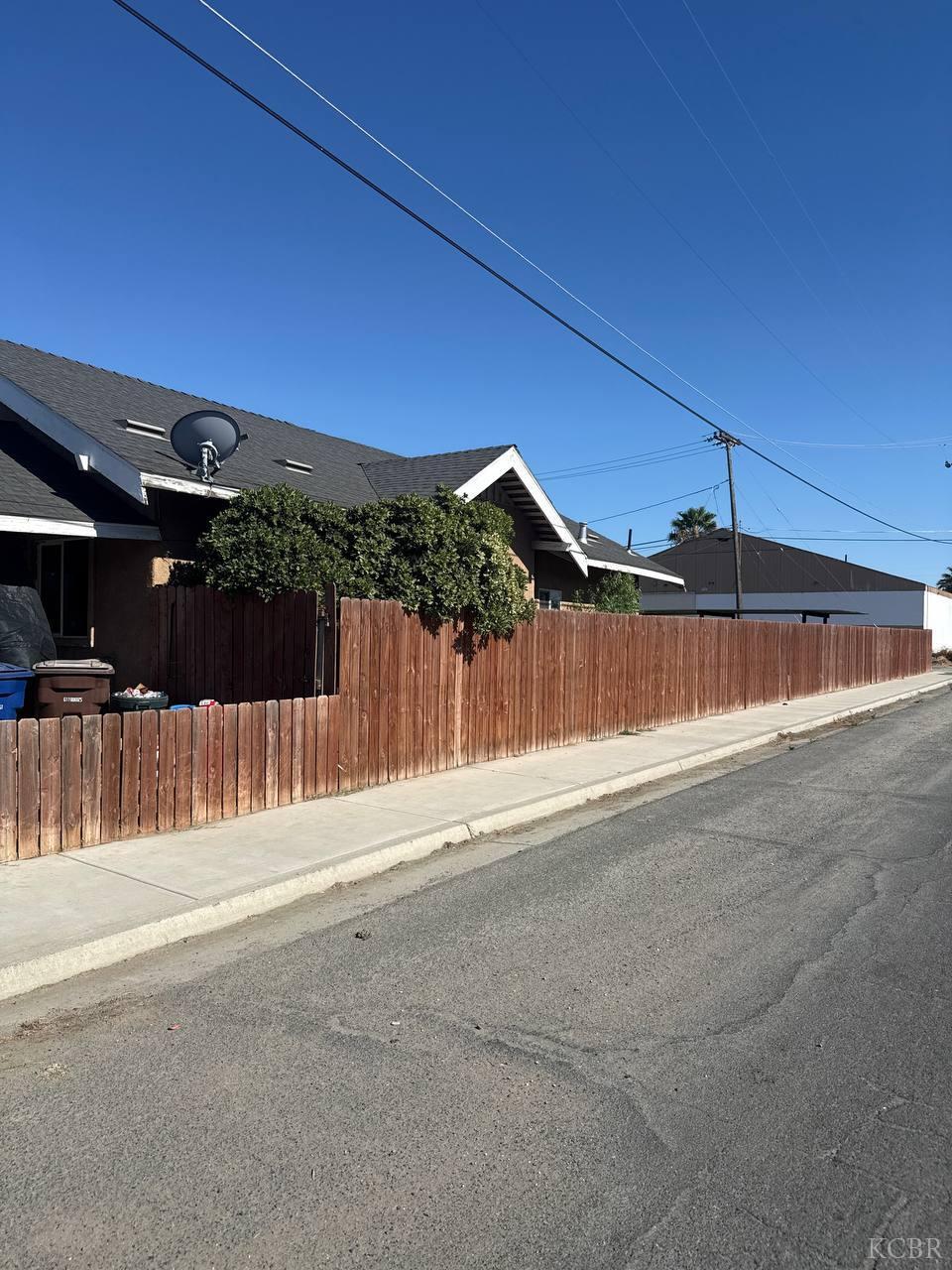 20391 3rd St, Stratford, CA 93266