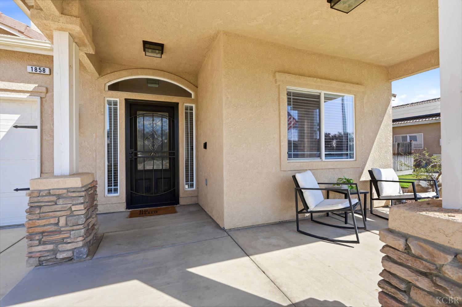 1858 W Mono Pl, Tulare, CA 93274