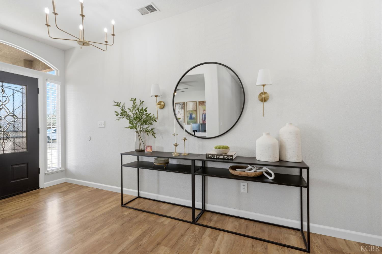 1858 W Mono Pl, Tulare, CA 93274