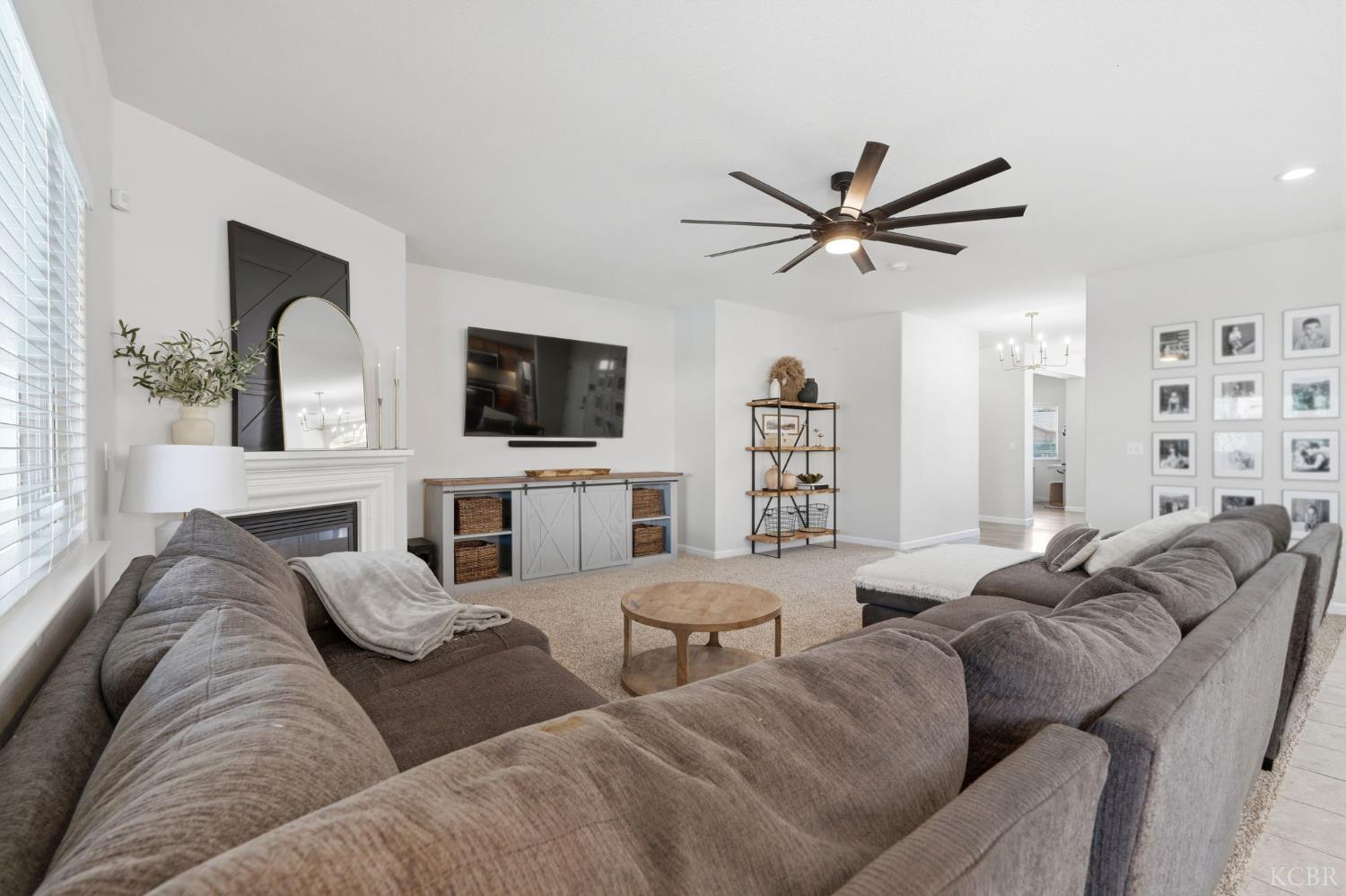 1858 W Mono Pl, Tulare, CA 93274