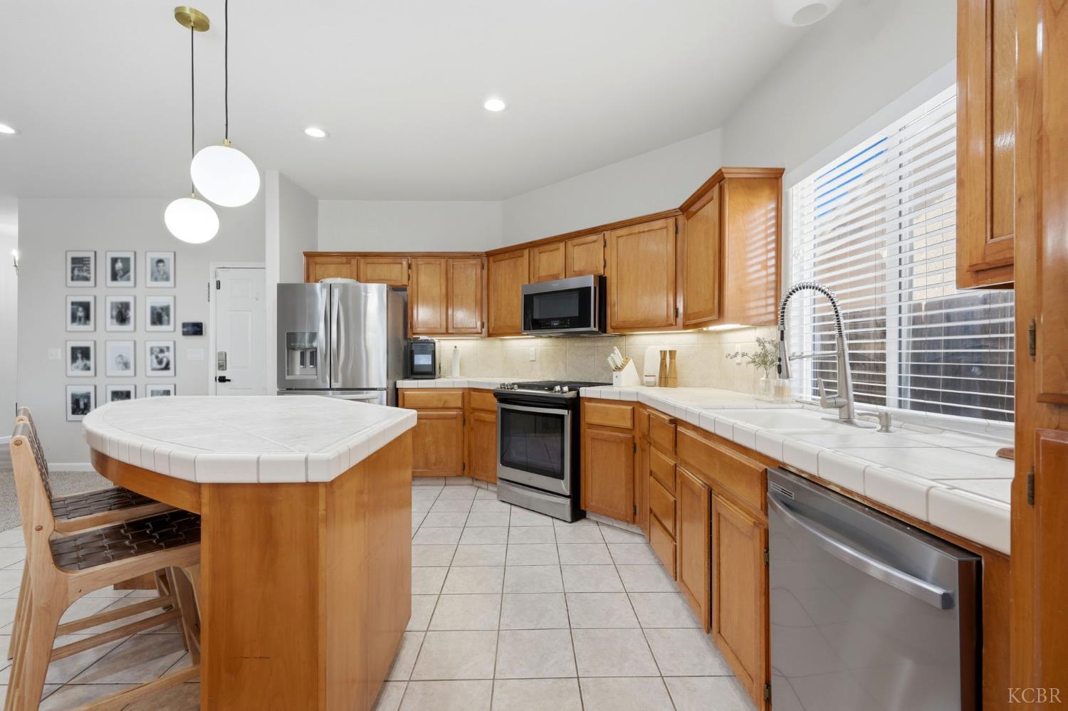 1858 W Mono Pl, Tulare, CA 93274