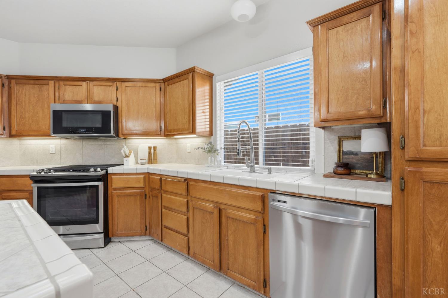 1858 W Mono Pl, Tulare, CA 93274