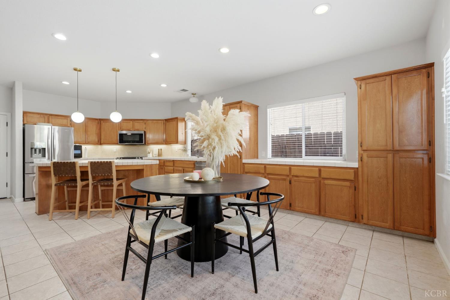 1858 W Mono Pl, Tulare, CA 93274