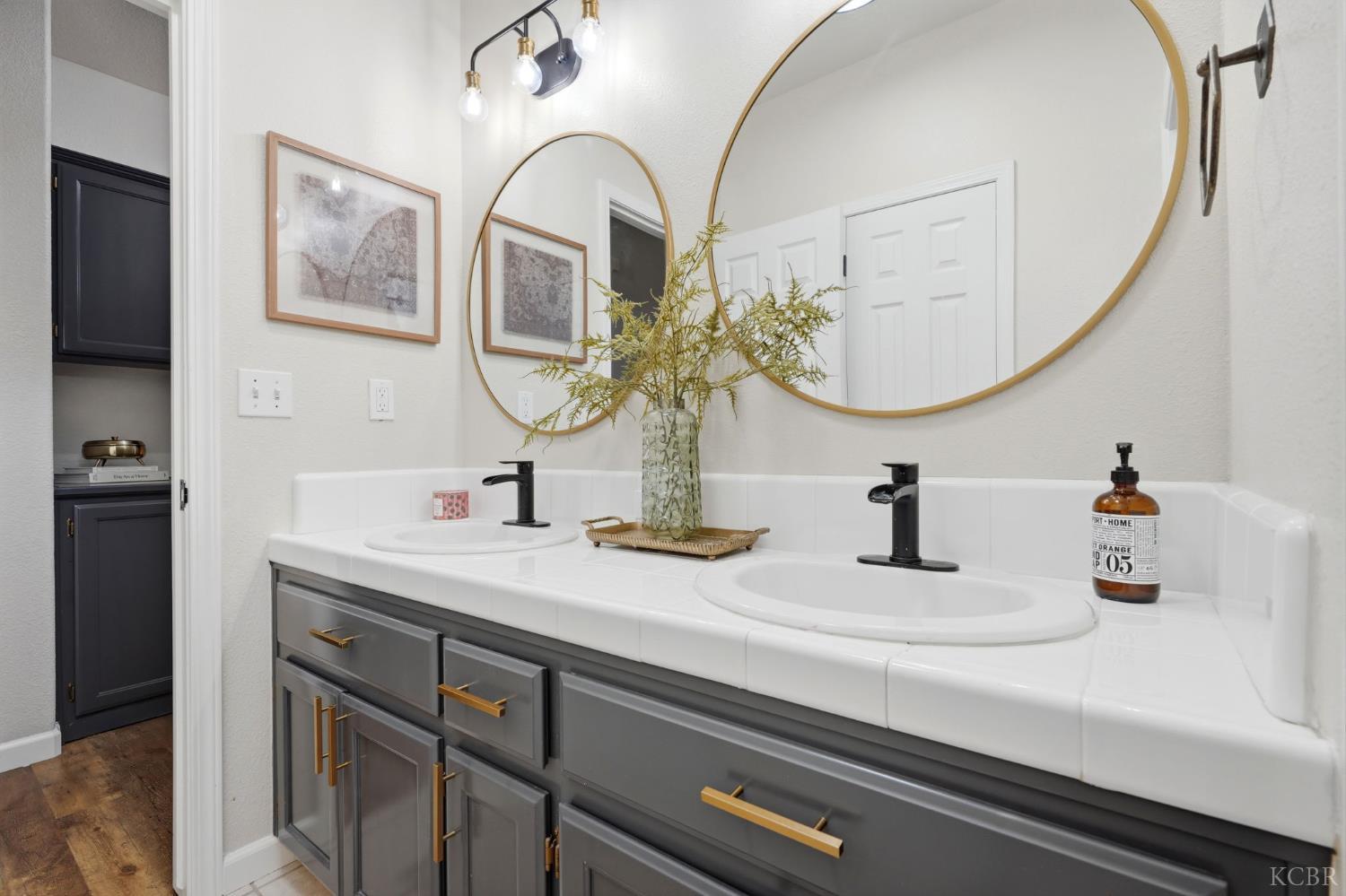 1858 W Mono Pl, Tulare, CA 93274