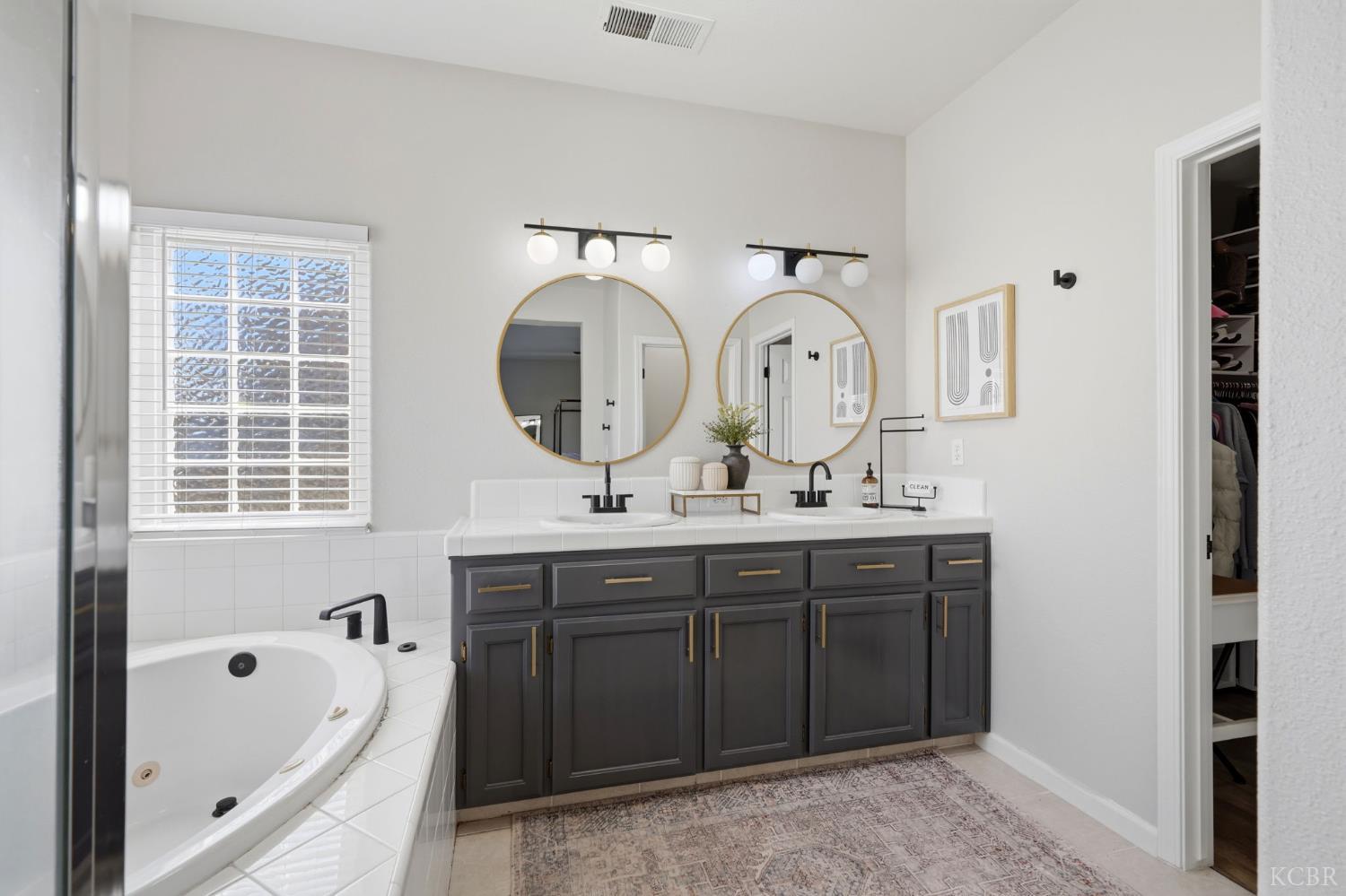 1858 W Mono Pl, Tulare, CA 93274