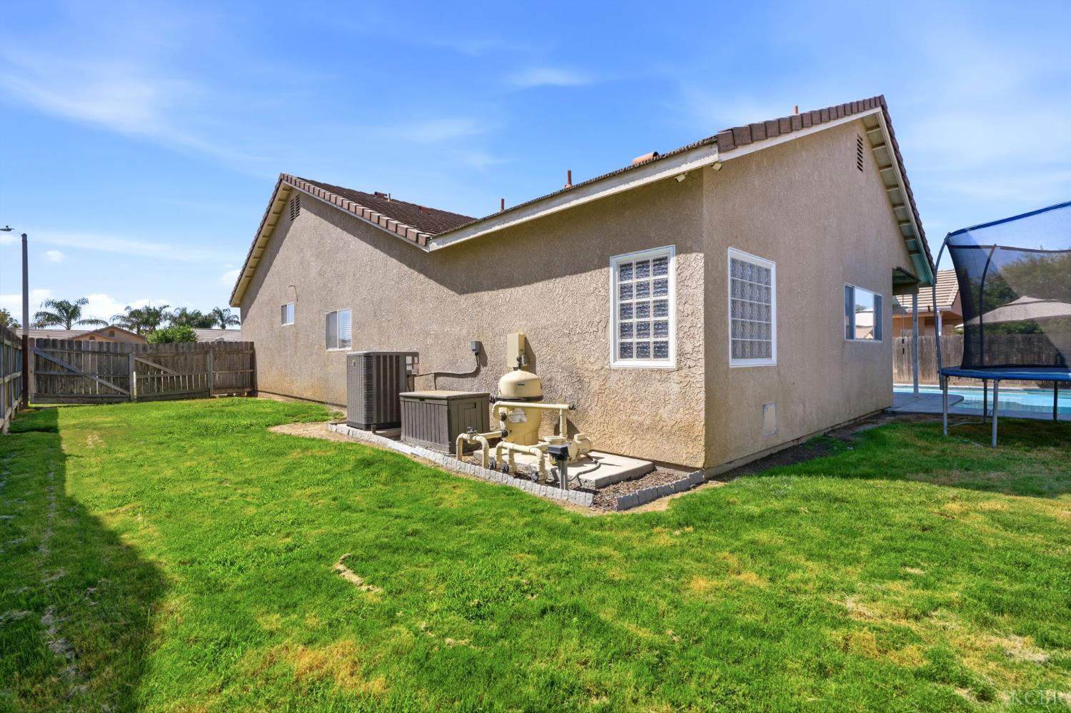 1858 W Mono Pl, Tulare, CA 93274