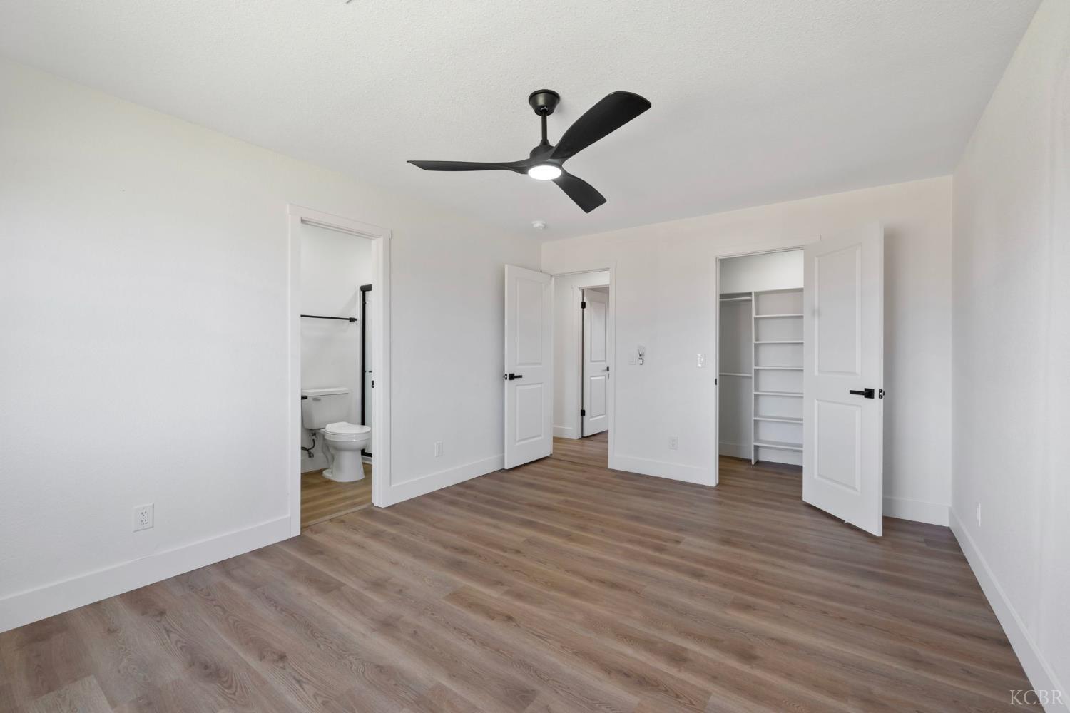 883 Clover Ln, Hanford, CA 93230