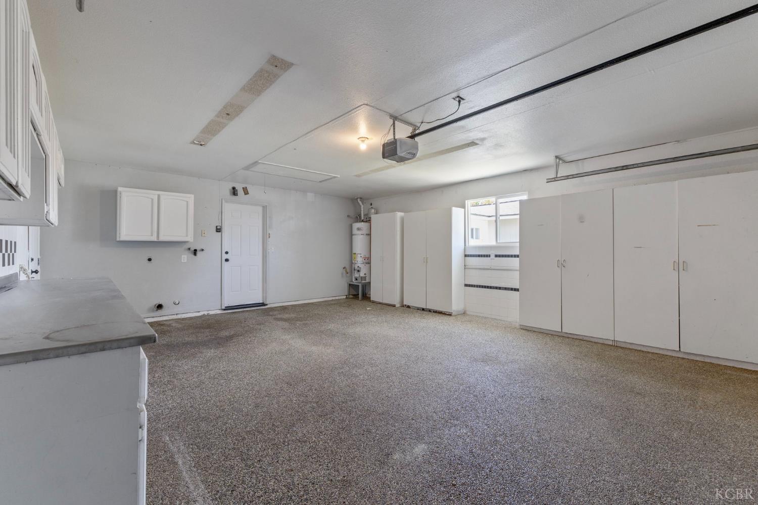 883 Clover Ln, Hanford, CA 93230