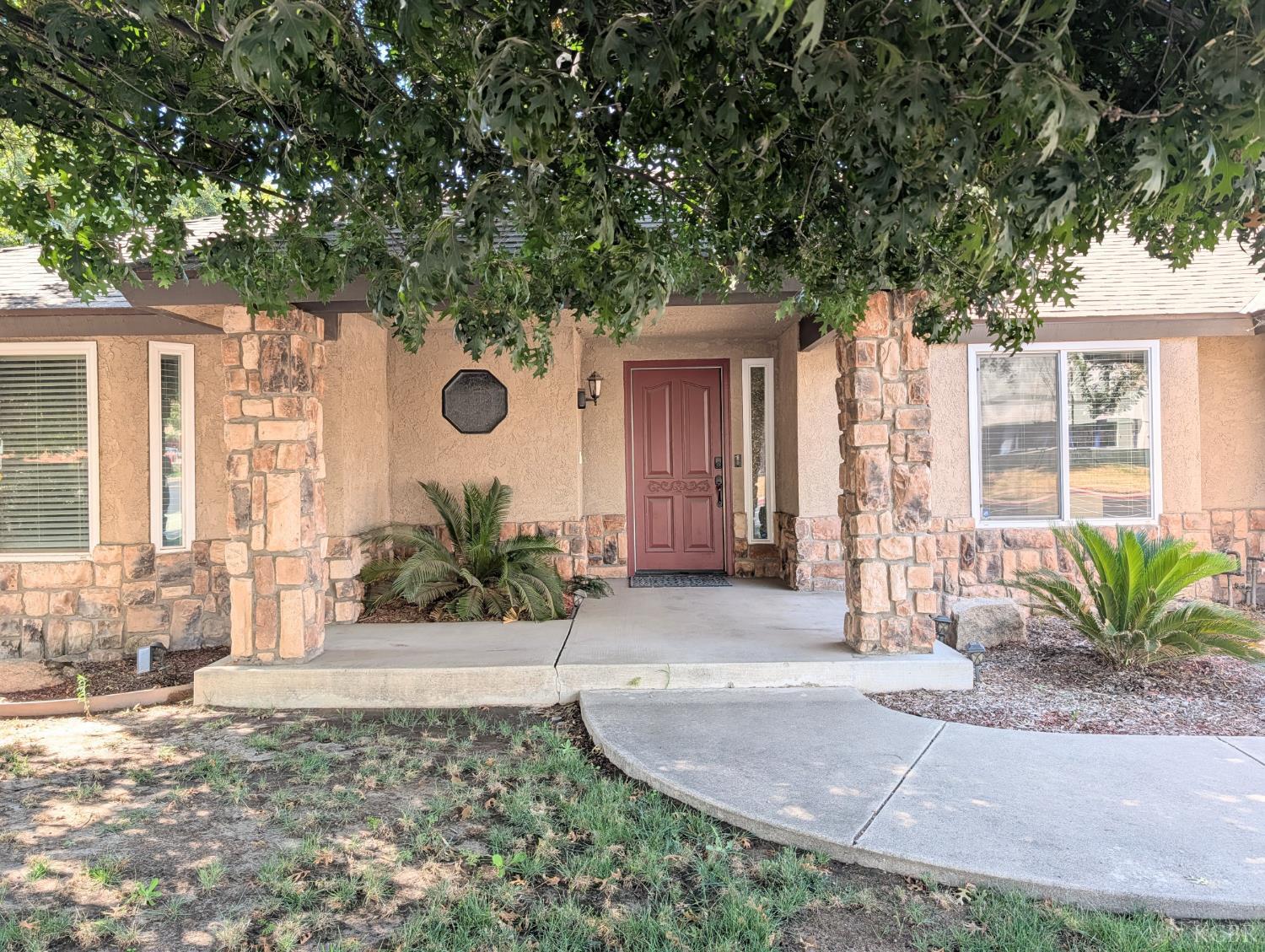 681 E Fargo Ave, Hanford, CA 93230