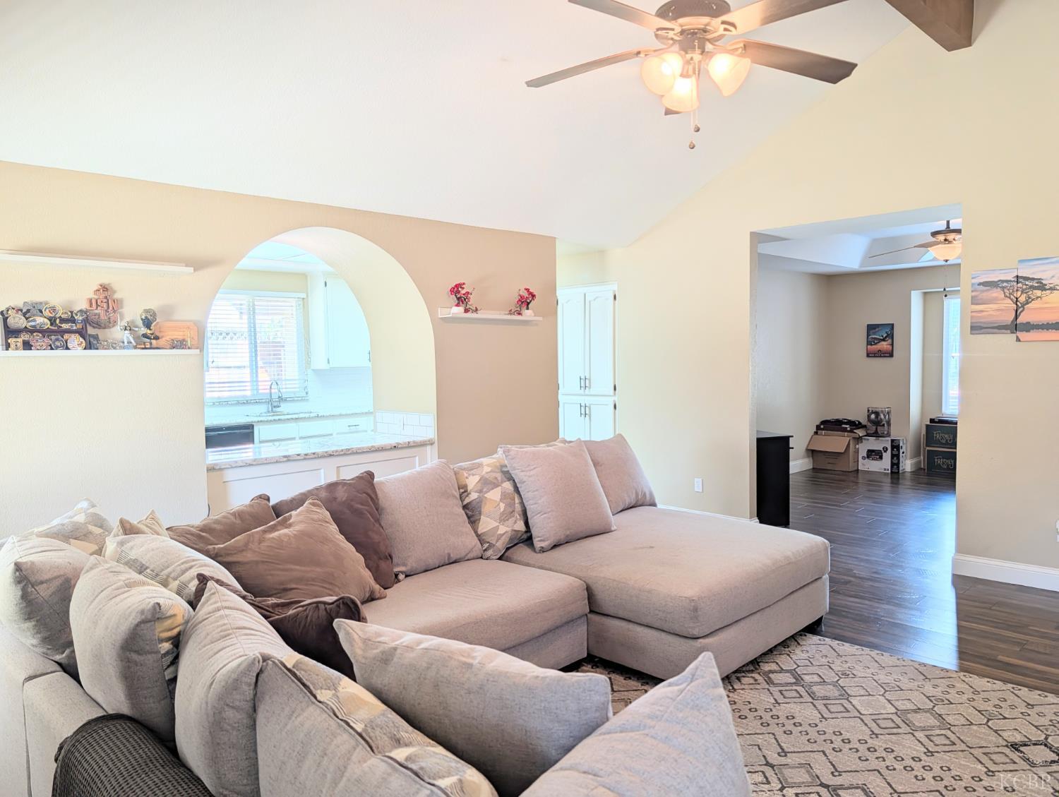 681 E Fargo Ave, Hanford, CA 93230