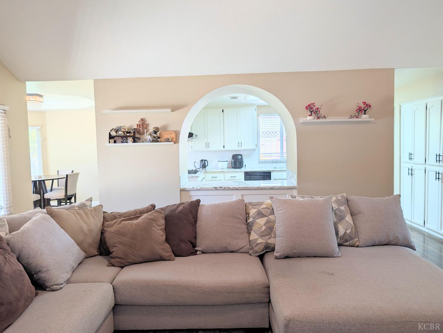 681 E Fargo Ave, Hanford, CA 93230