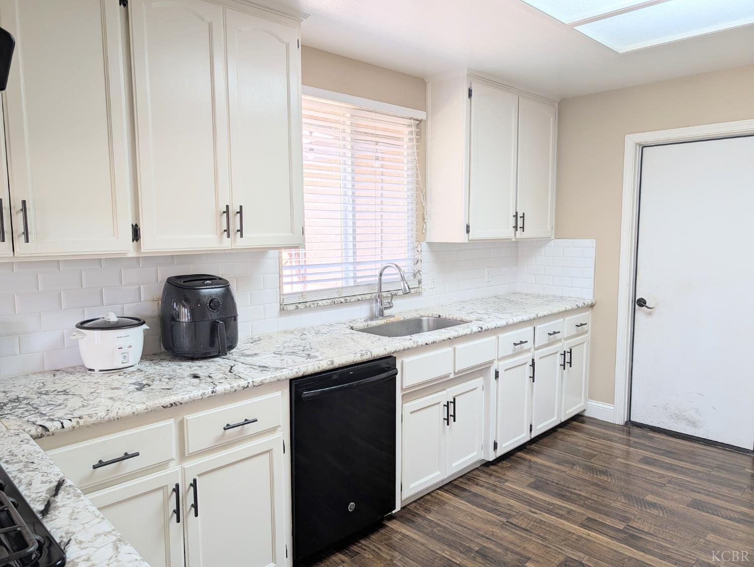 681 E Fargo Ave, Hanford, CA 93230