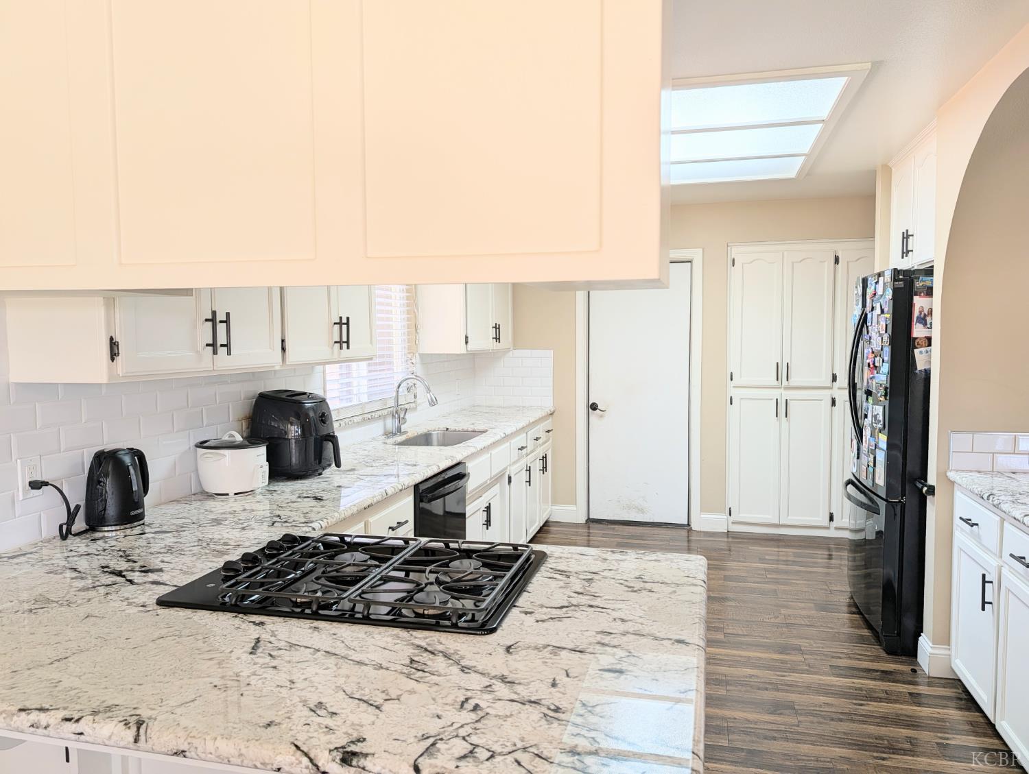 681 E Fargo Ave, Hanford, CA 93230