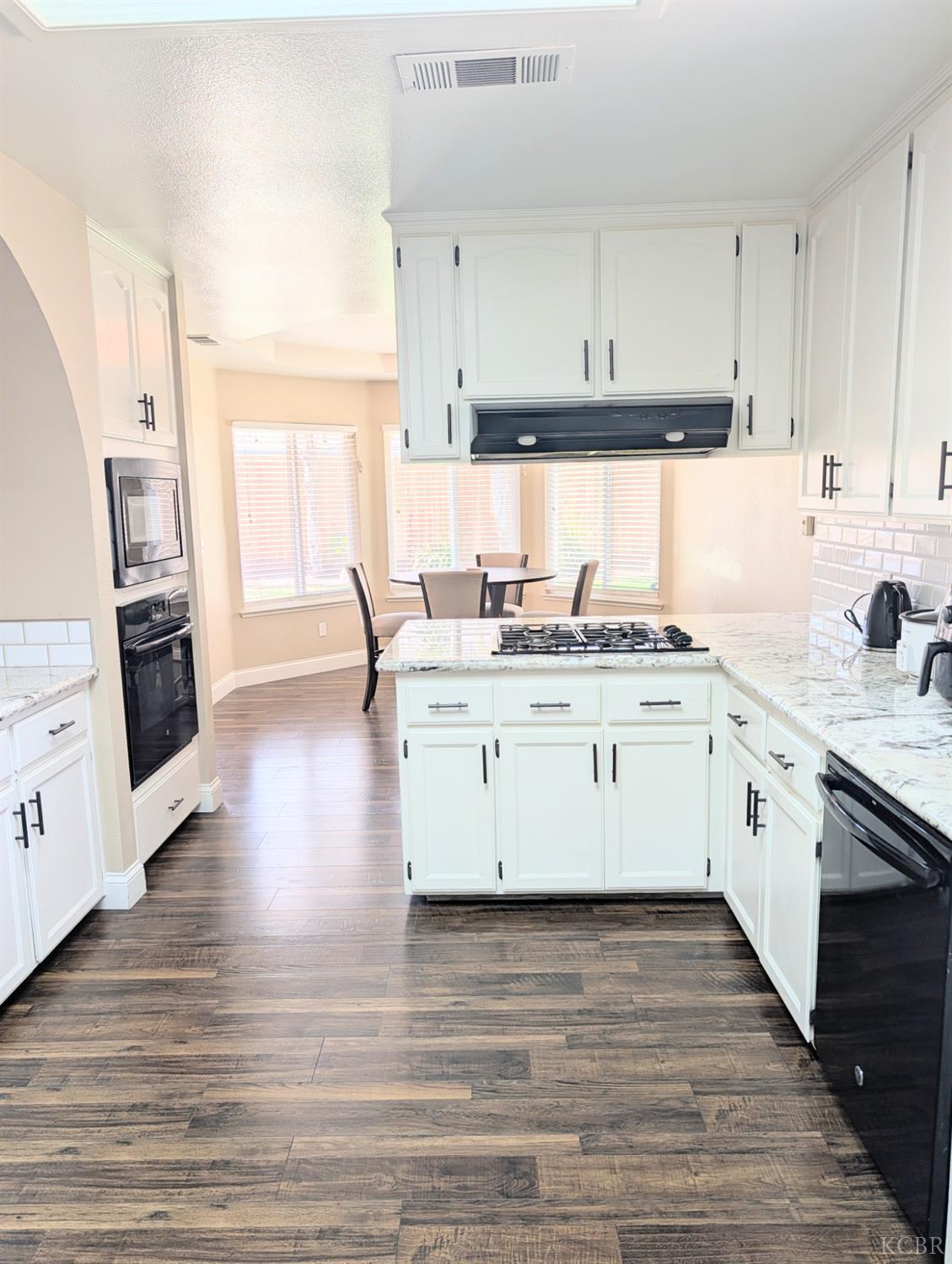 681 E Fargo Ave, Hanford, CA 93230