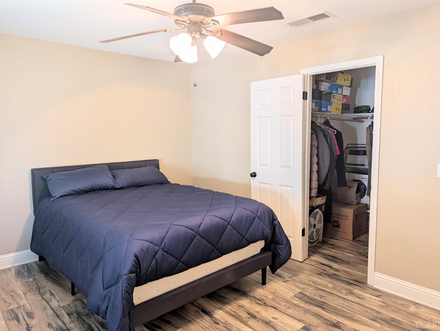 681 E Fargo Ave, Hanford, CA 93230