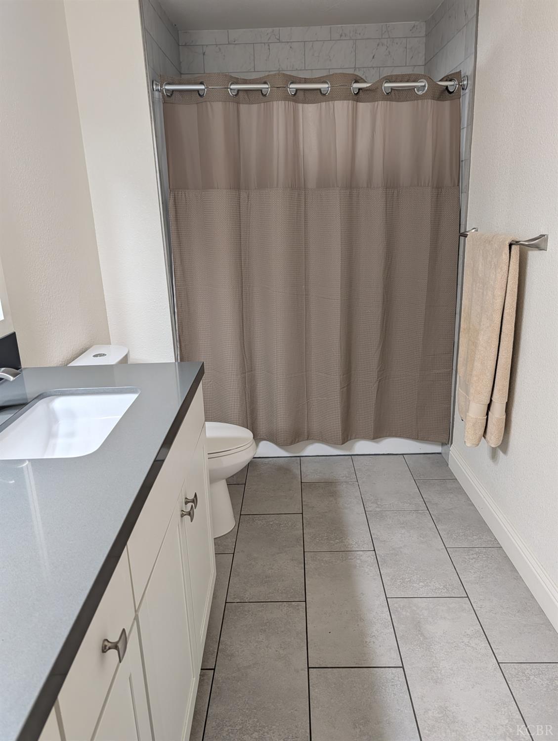 681 E Fargo Ave, Hanford, CA 93230