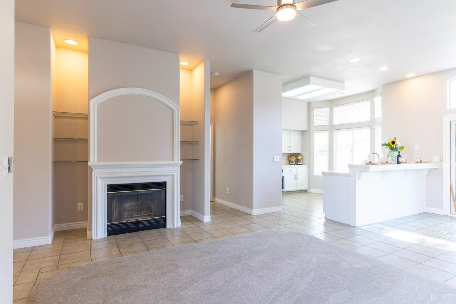 950 Laguna Dr, Lemoore, CA 93245