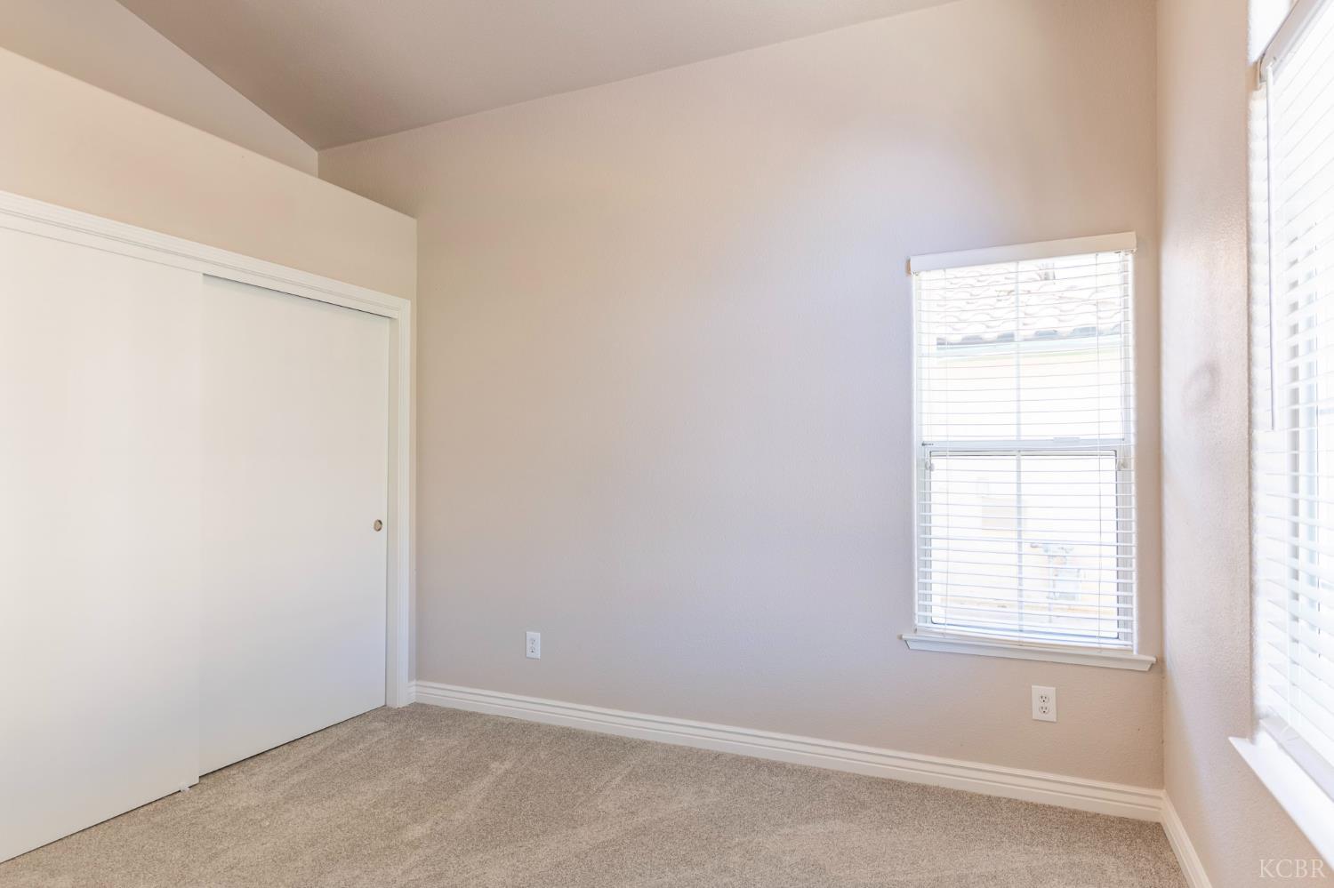 950 Laguna Dr, Lemoore, CA 93245
