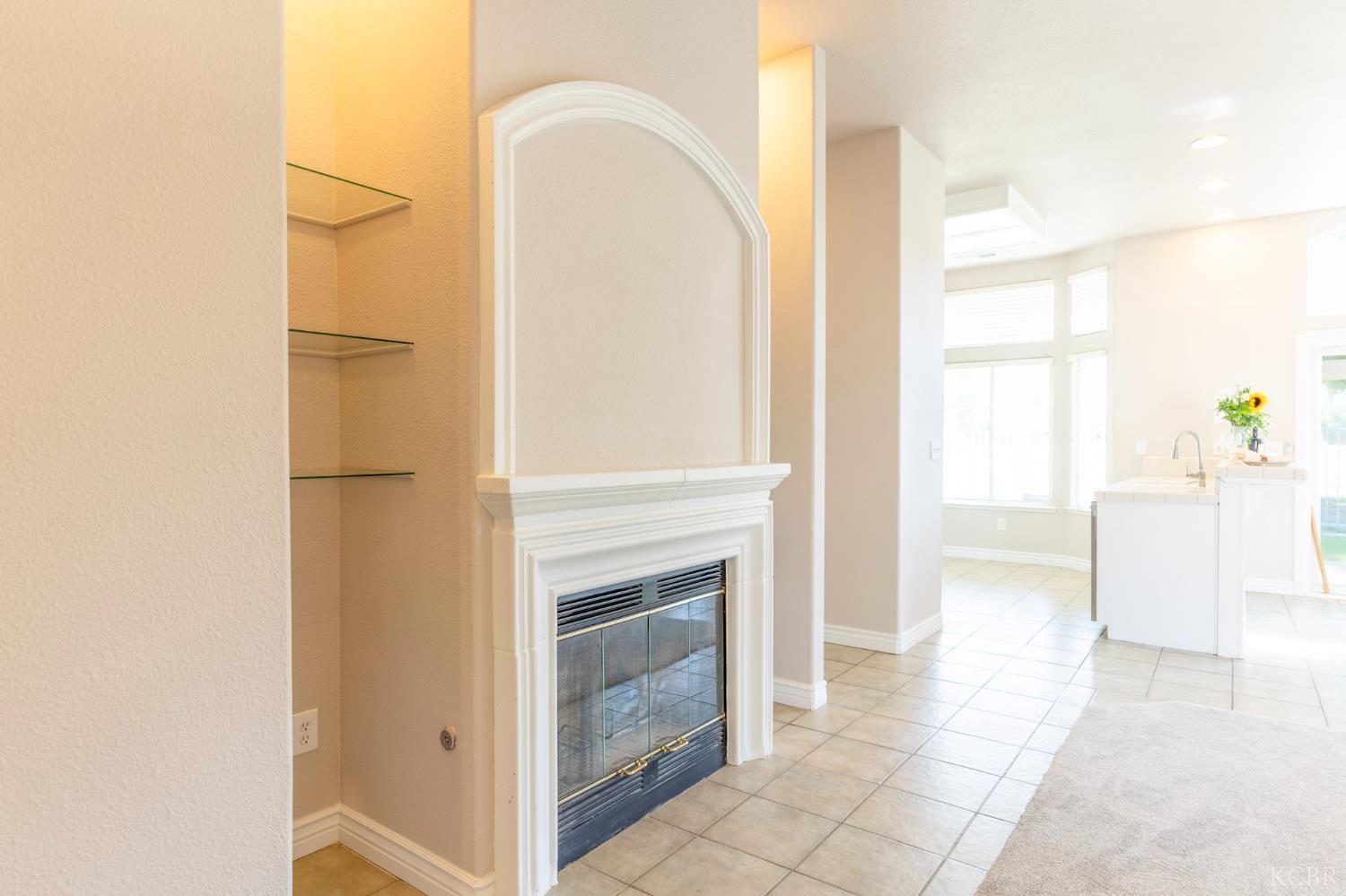 950 Laguna Dr, Lemoore, CA 93245