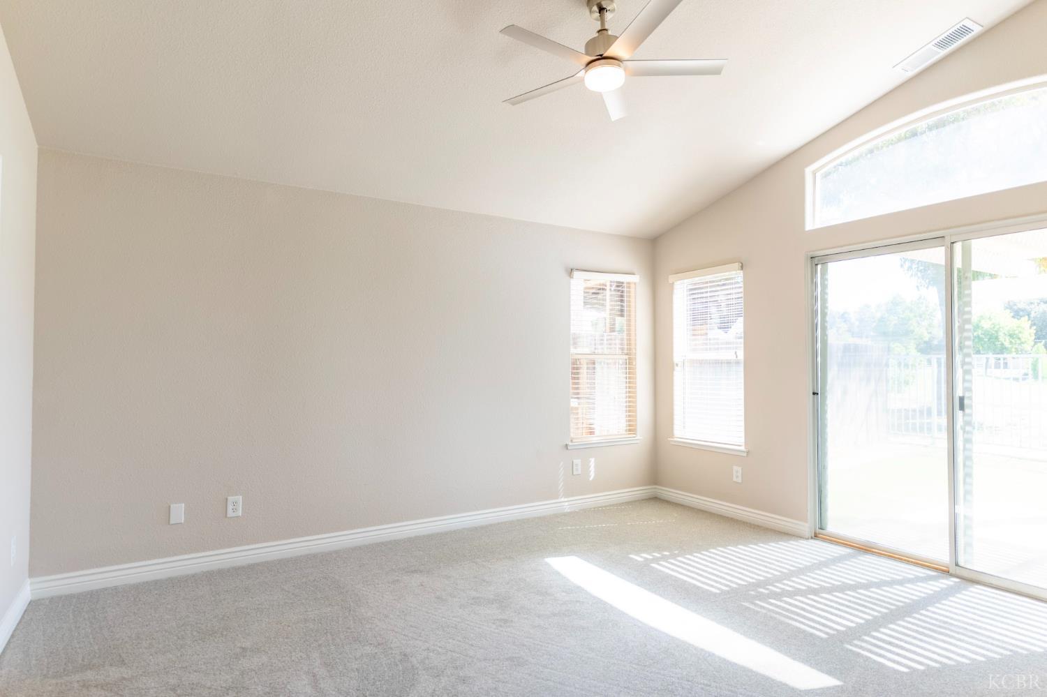 950 Laguna Dr, Lemoore, CA 93245