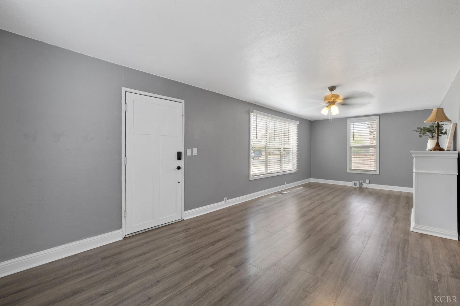 224 E 10th St, Hanford, CA 93230
