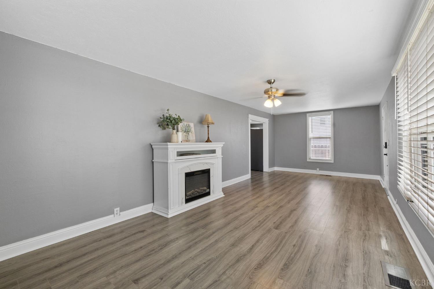 224 E 10th St, Hanford, CA 93230
