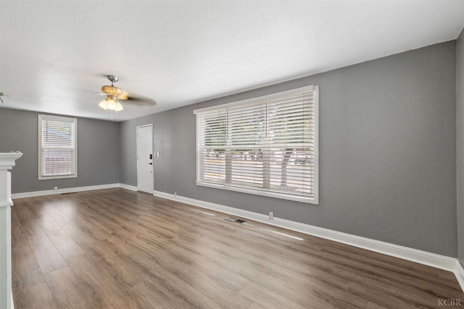 224 E 10th St, Hanford, CA 93230