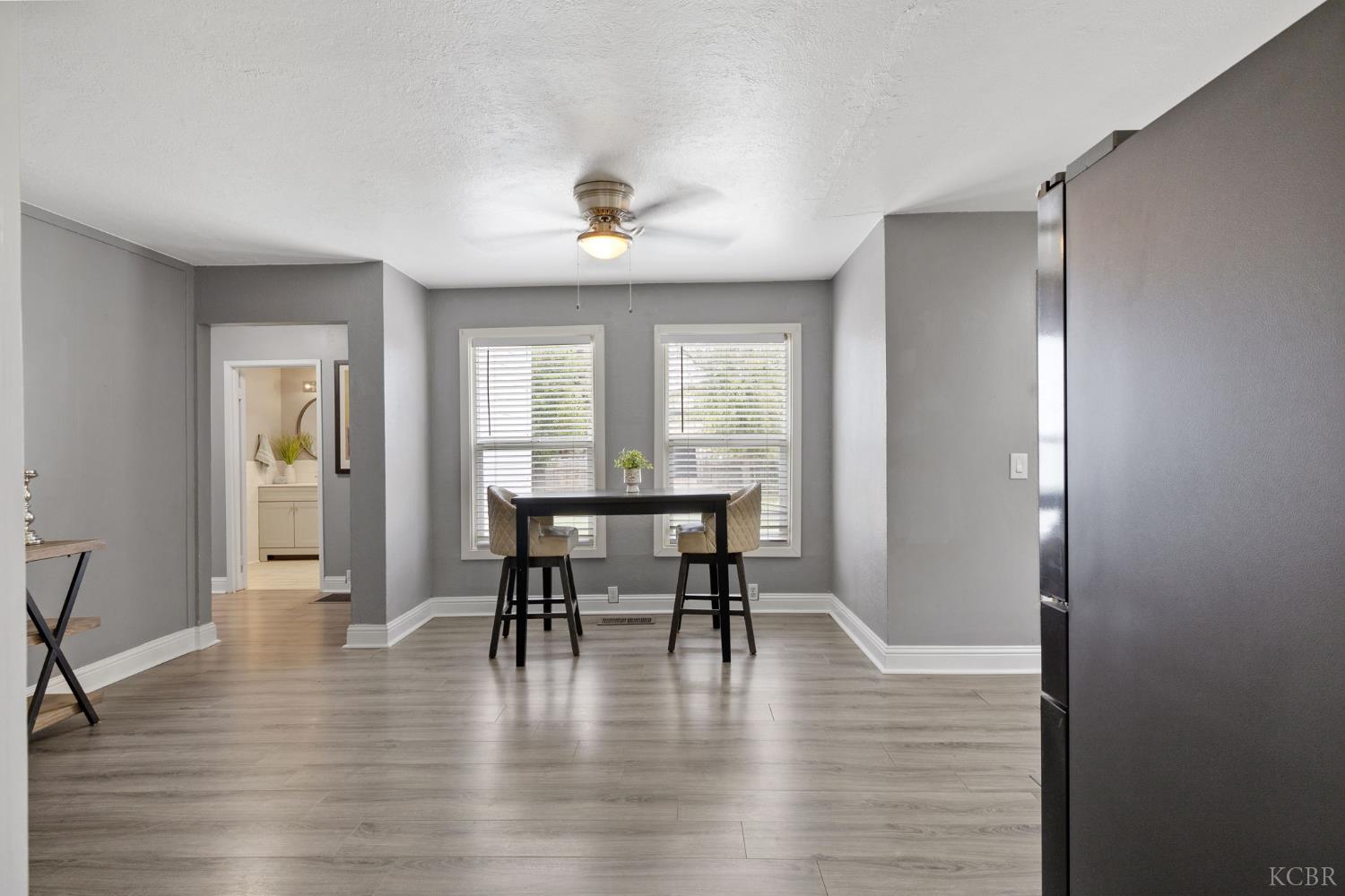 224 E 10th St, Hanford, CA 93230
