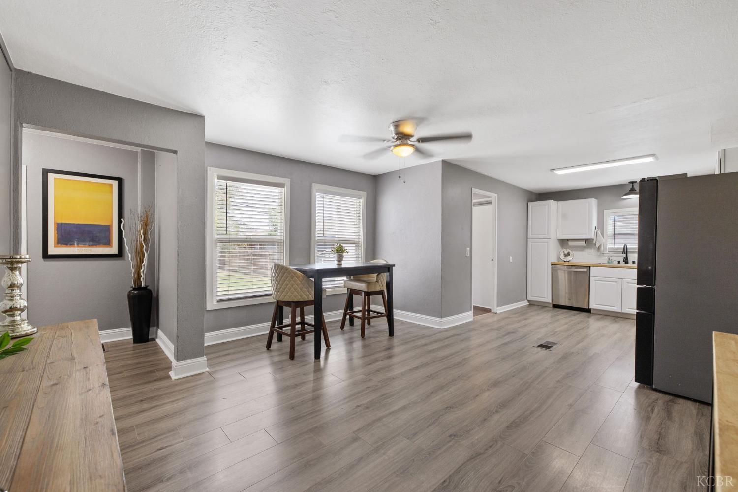 224 E 10th St, Hanford, CA 93230