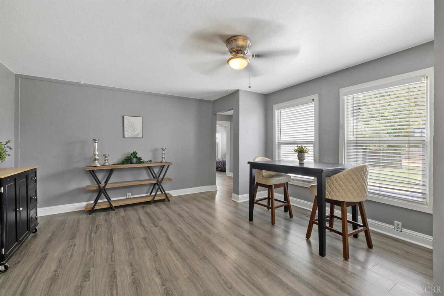 224 E 10th St, Hanford, CA 93230