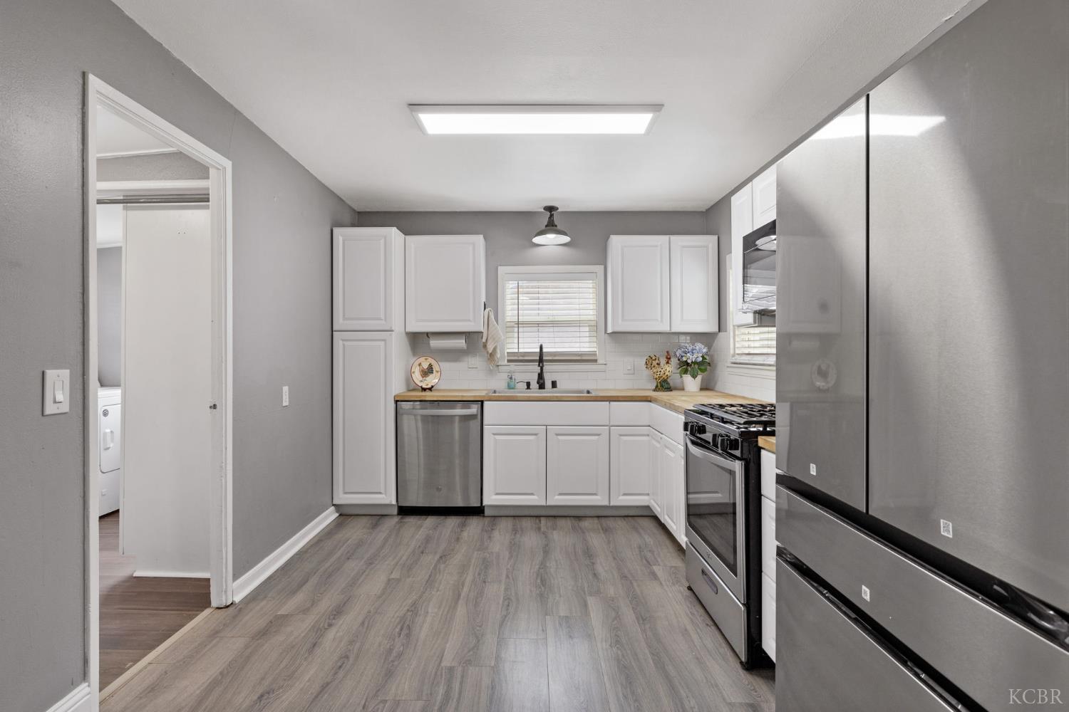 224 E 10th St, Hanford, CA 93230