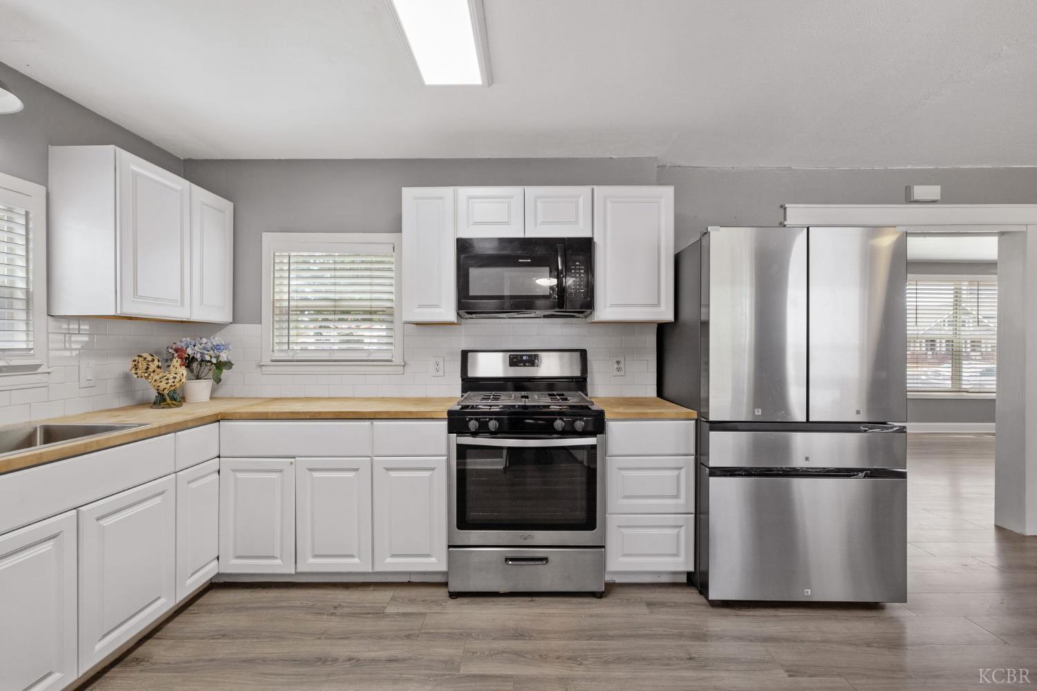 224 E 10th St, Hanford, CA 93230