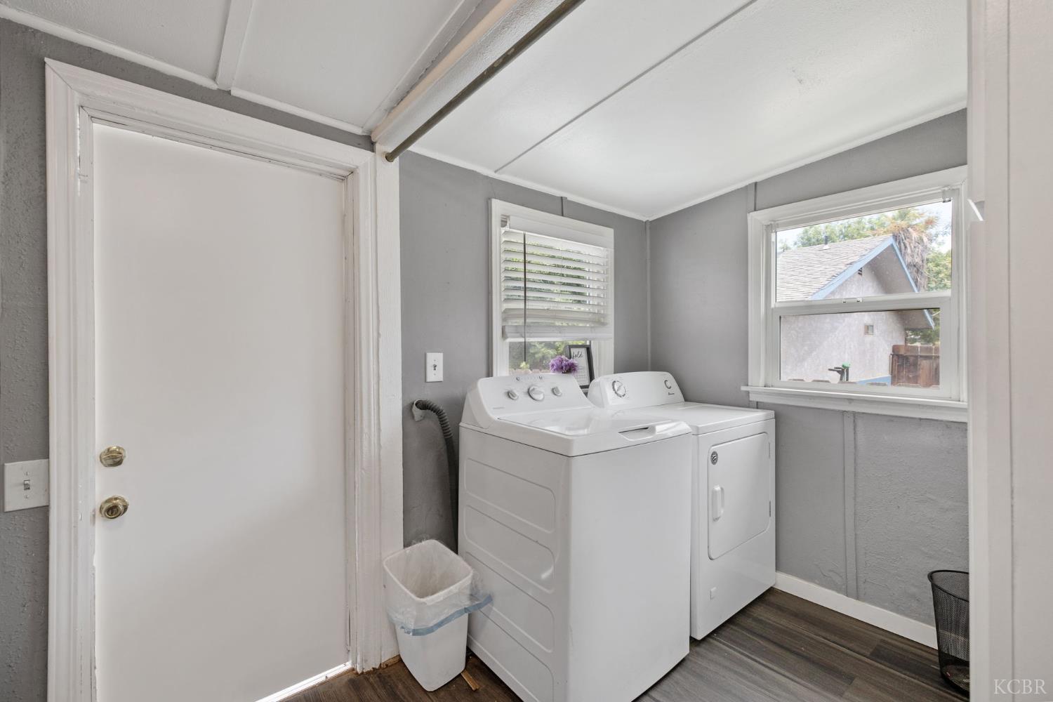 224 E 10th St, Hanford, CA 93230