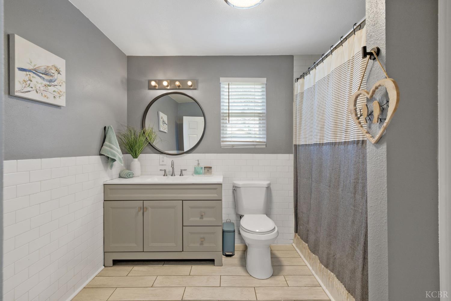 224 E 10th St, Hanford, CA 93230