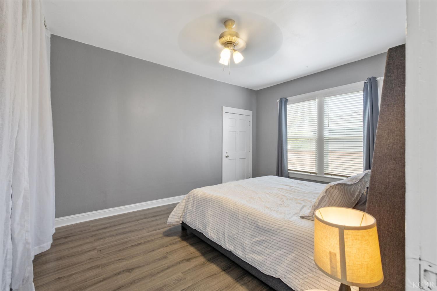 224 E 10th St, Hanford, CA 93230