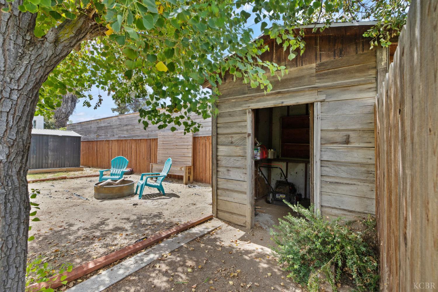 224 E 10th St, Hanford, CA 93230