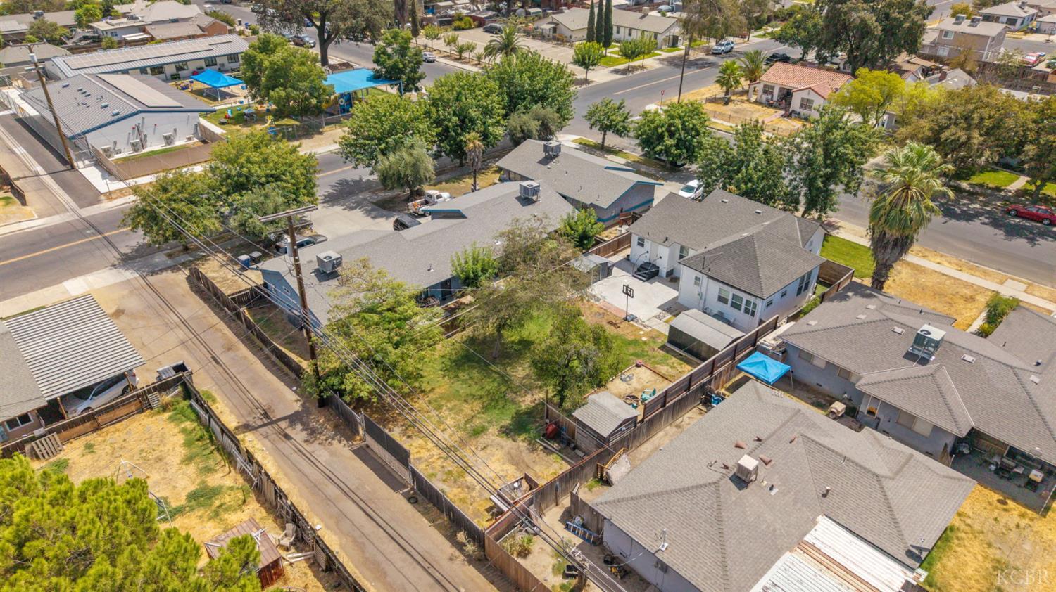 224 E 10th St, Hanford, CA 93230