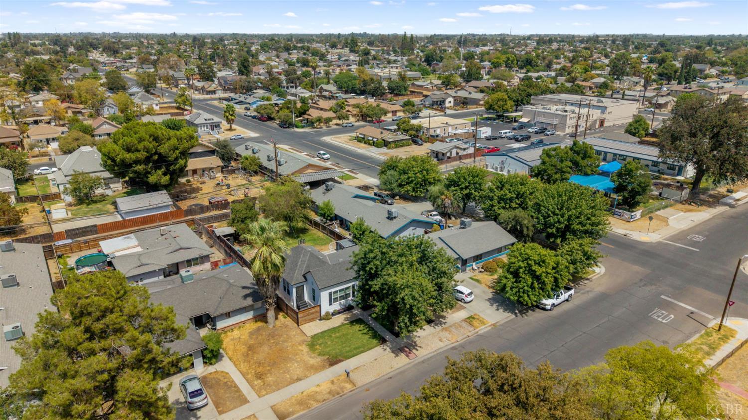 224 E 10th St, Hanford, CA 93230