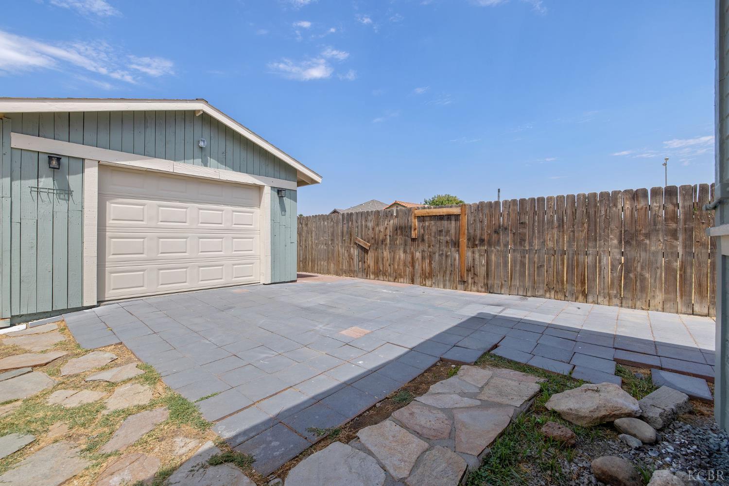 112 Irwin Ct, Hanford, CA 93230