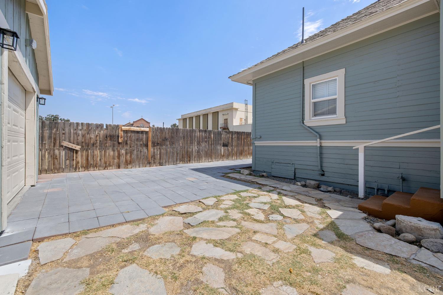 112 Irwin Ct, Hanford, CA 93230