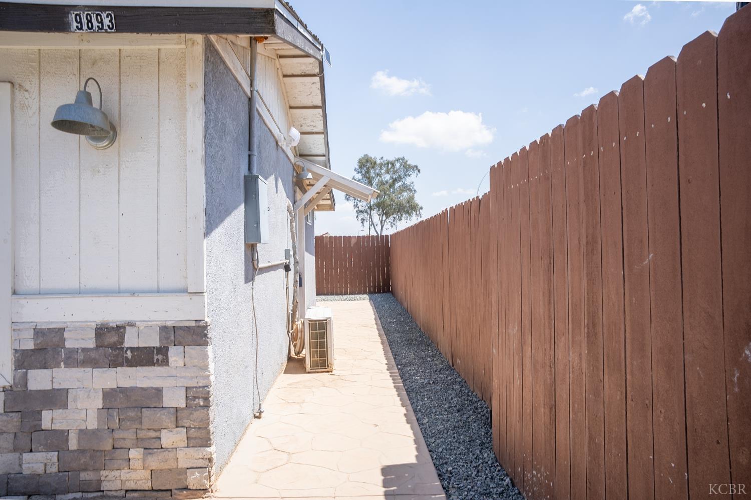 9893 Vista Ave, Hanford, CA 93230
