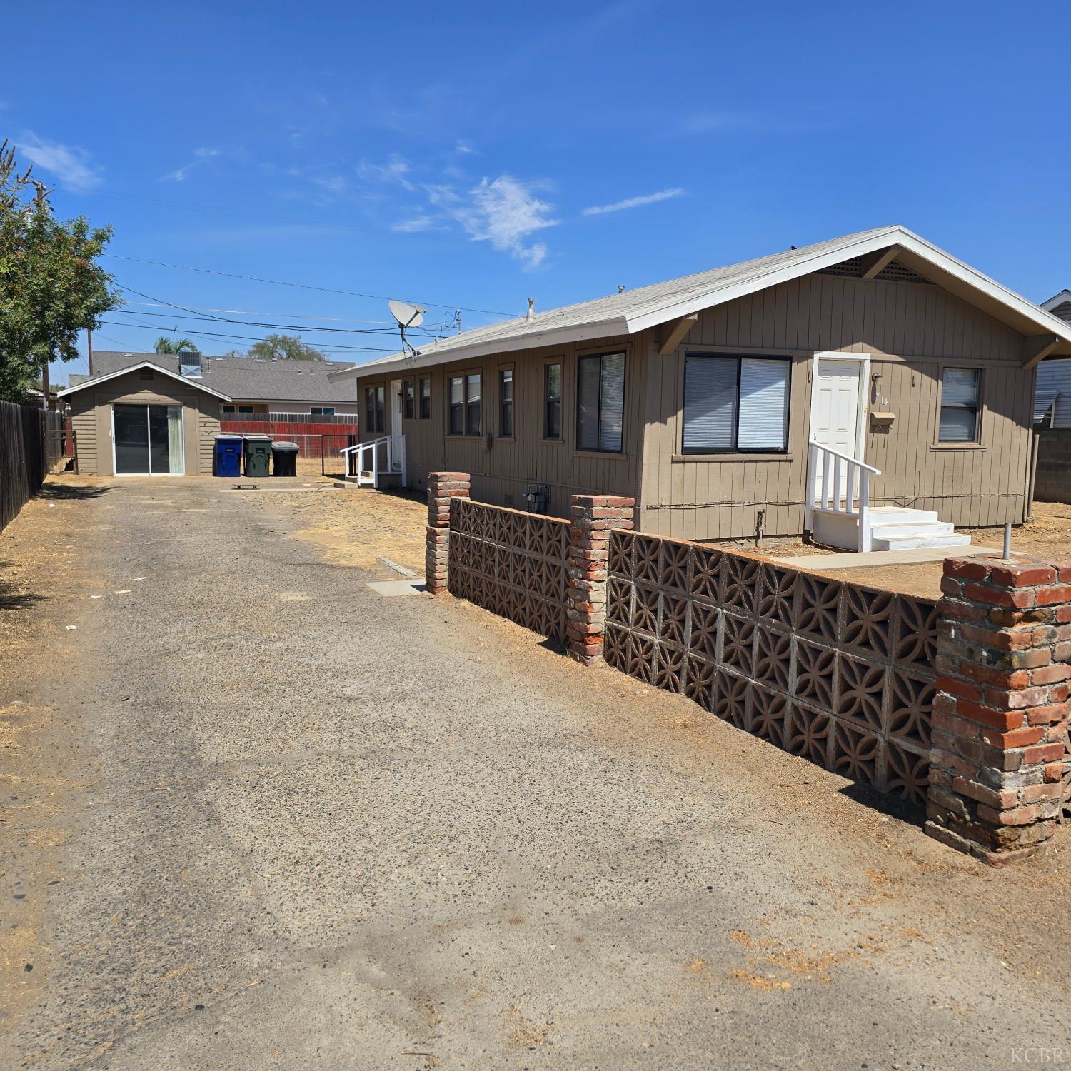 714 E Ivy St, Hanford, CA 93230